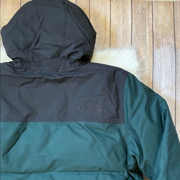 The North Face Men’s Biggie McMurdo Parka In Green - Picture 7 of 10